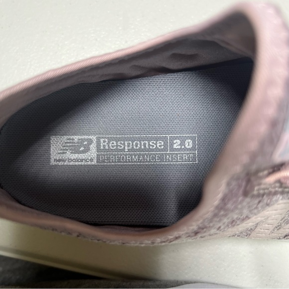 New Balance Women’s Pink FuelCore Coast Size 6.5 Sporty Lightweight Trendy - Picture 8 of 9